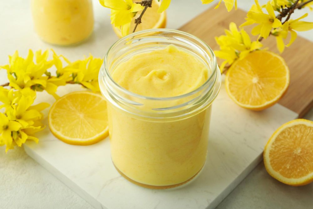Concept-tasty-food-with-lemon-curd-close-up