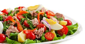 Salad-with-tuna-tomatoes-potato-onion
